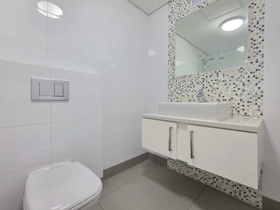 2 Bedroom Property for Sale in Vredehoek Western Cape